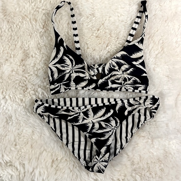 Billabong reversible bikini - Picture 1 of 2